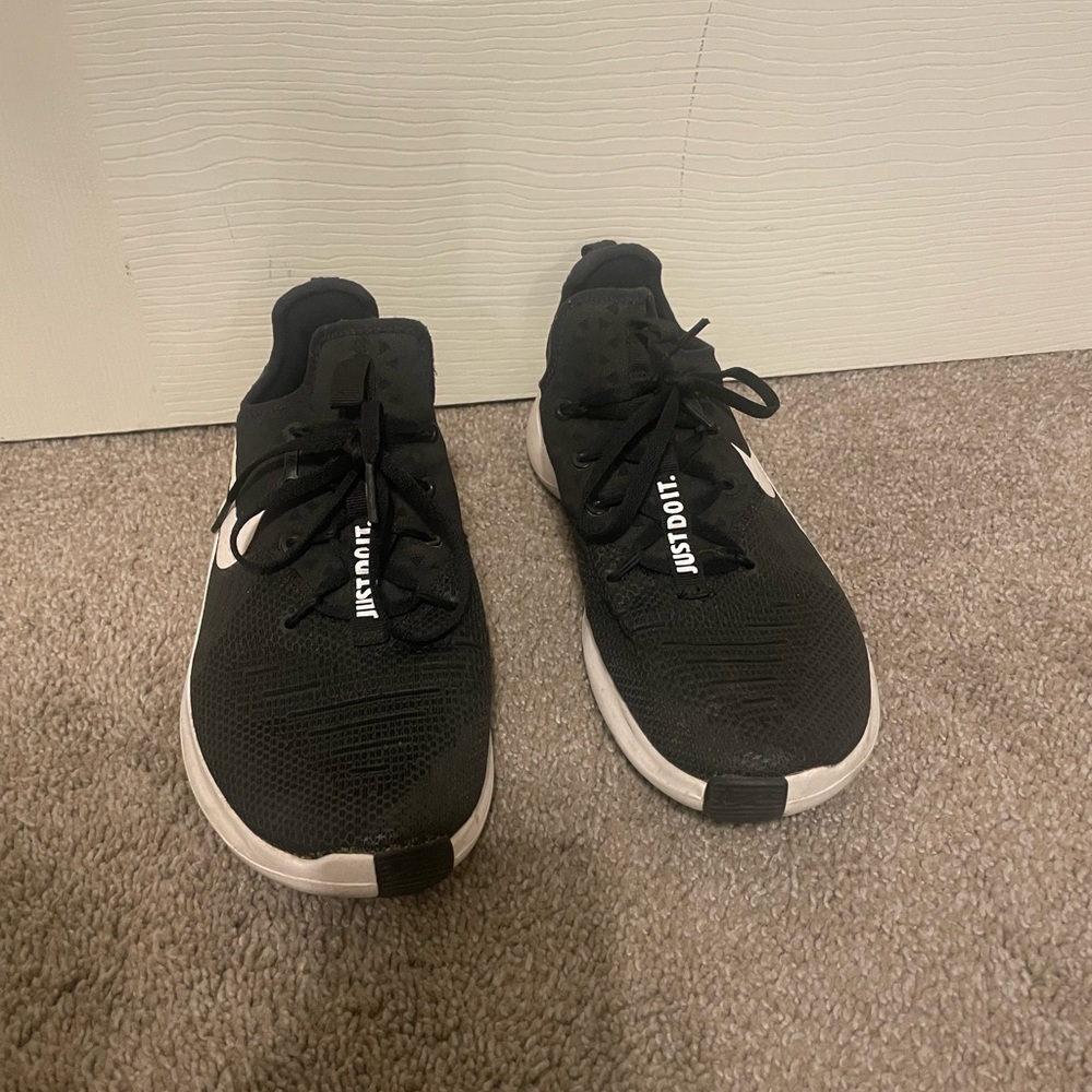 nike tennis shoes